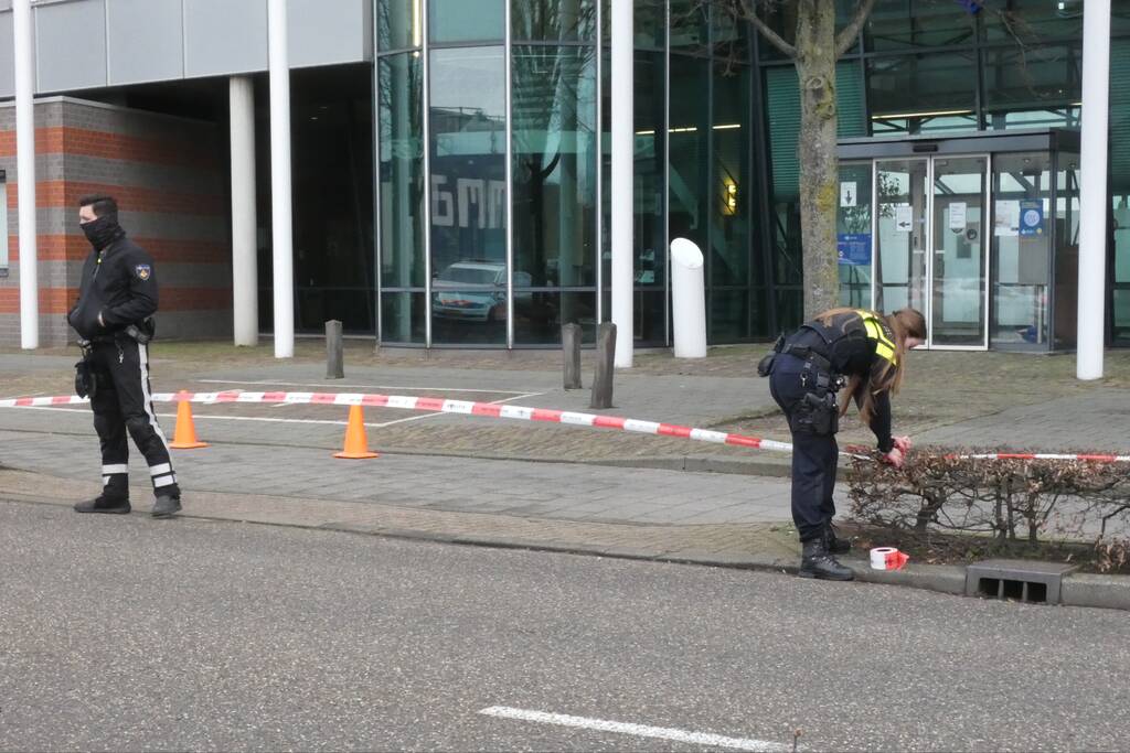 Persoon gewond bij schietincident politiebureau