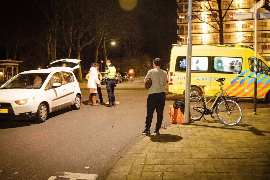 Bezorger op de fiets aangereden