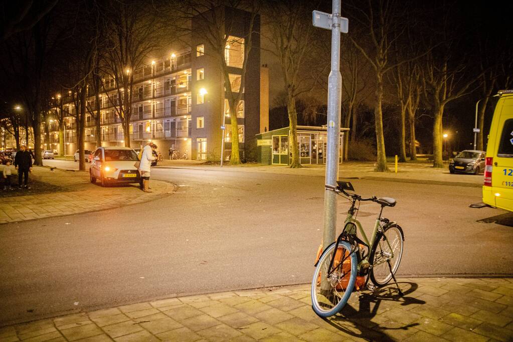 Bezorger op de fiets aangereden