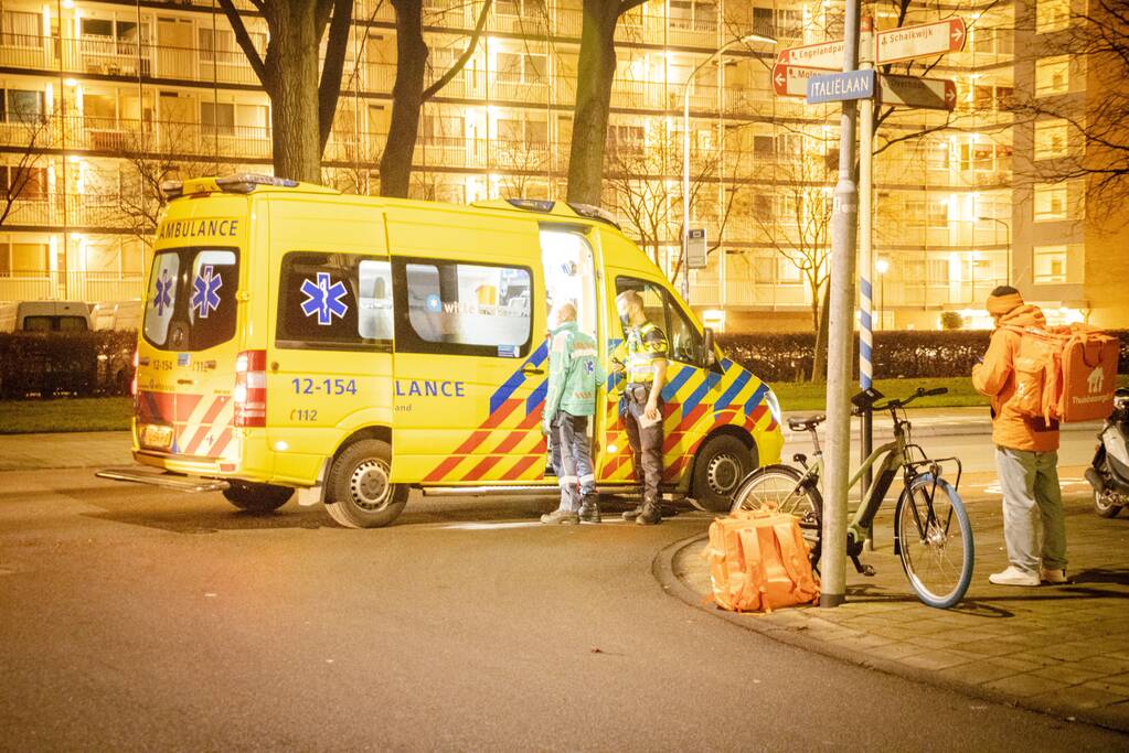 Bezorger op de fiets aangereden