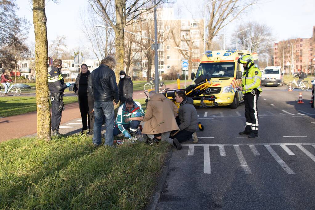 Fietser gewond bij botsing met auto