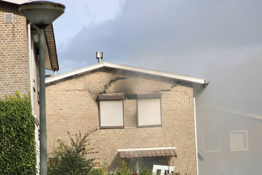 Uitslaande brand in woning na explosie