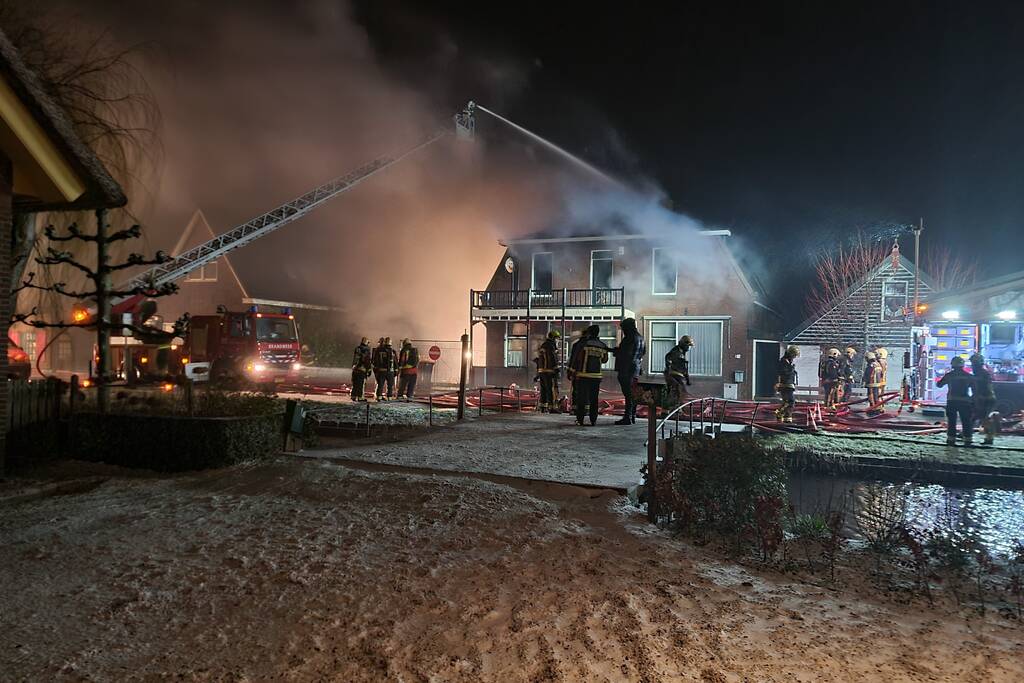 Grote uitslaande brand in café