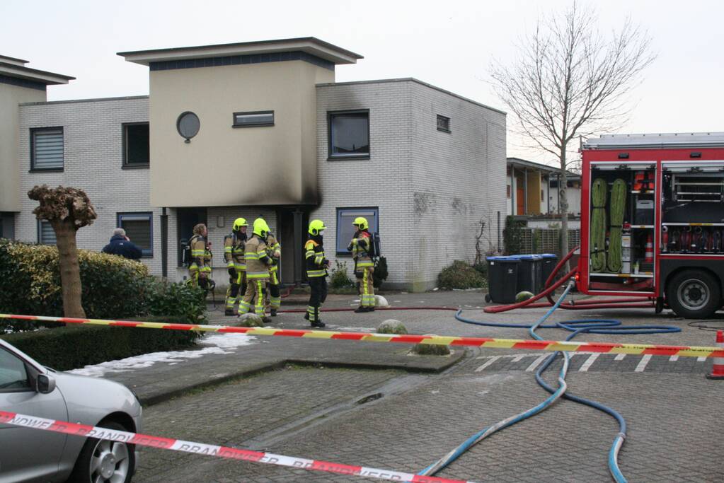 Veel schade bij uitslaande woningbrand