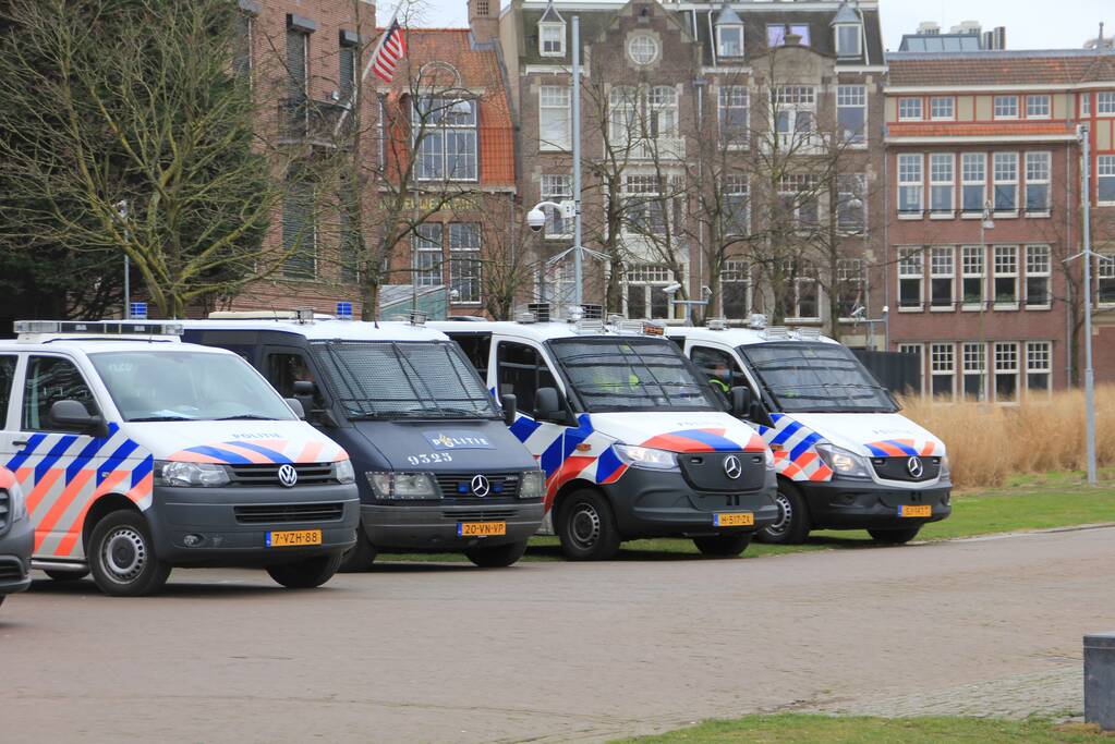 Opnieuw verzamelen demonstranten zich op het Museumplein