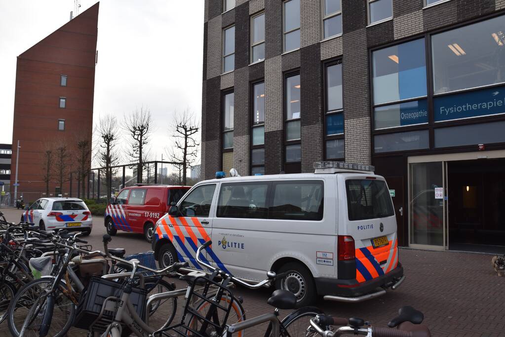 Brandweer doet onderzoek naar fles met vloeistof