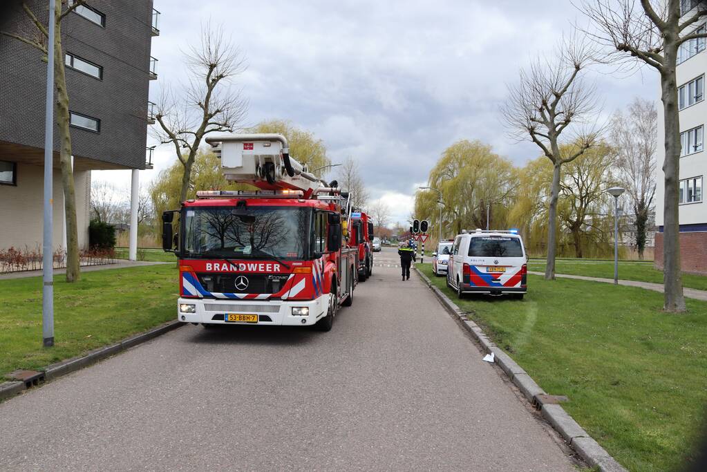 Brandweer ventileert woning na keukenbrand