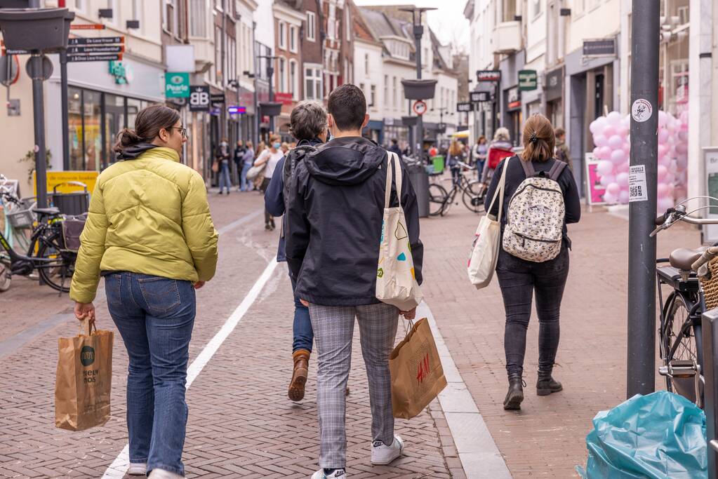 Versoepeling coronamaatregelen: winkels en terrassen open