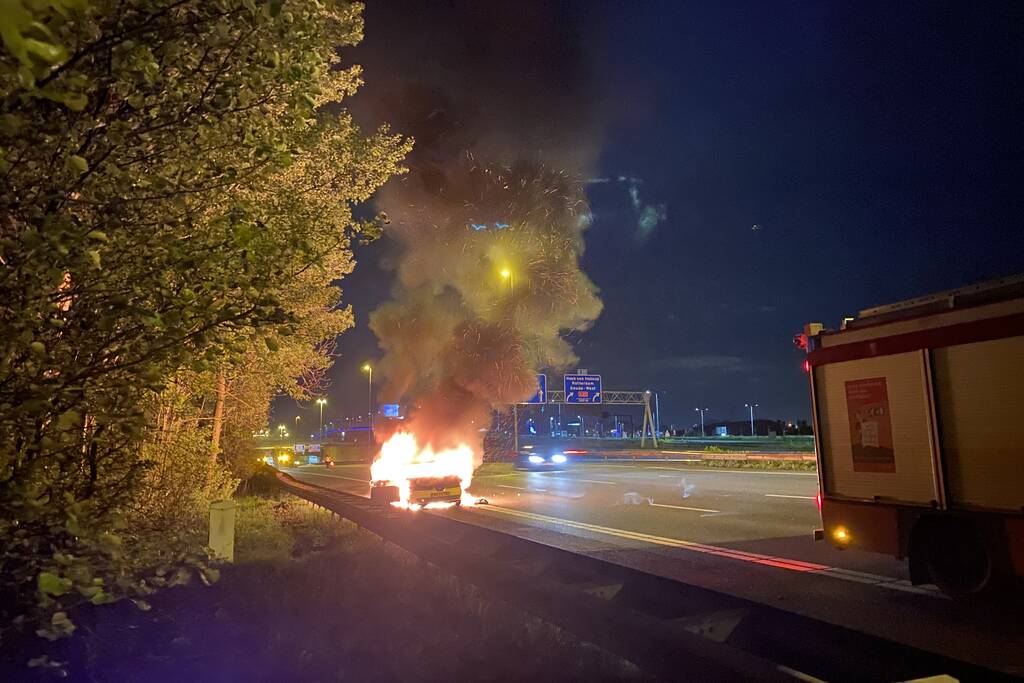 Auto volledig uitgebrand