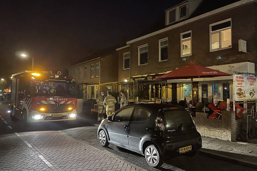 Brandweer doet onderzoek naar vreemde lucht in snackbar Bolletje van Polletje