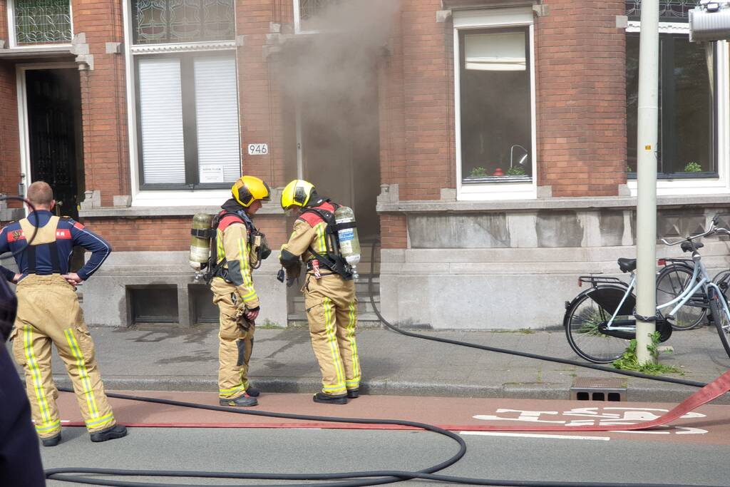 Veel rook door brand in kelder van woning