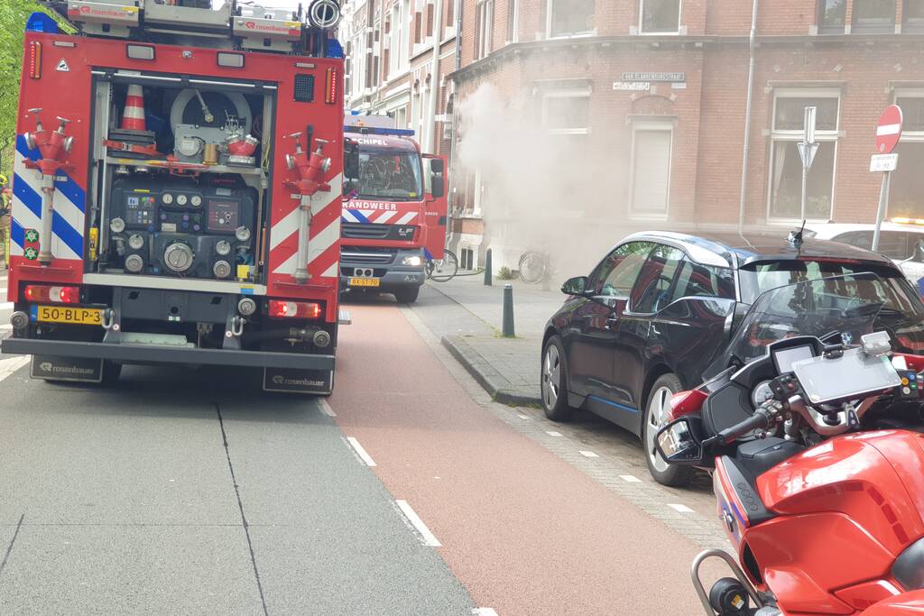 Veel rook door brand in kelder van woning