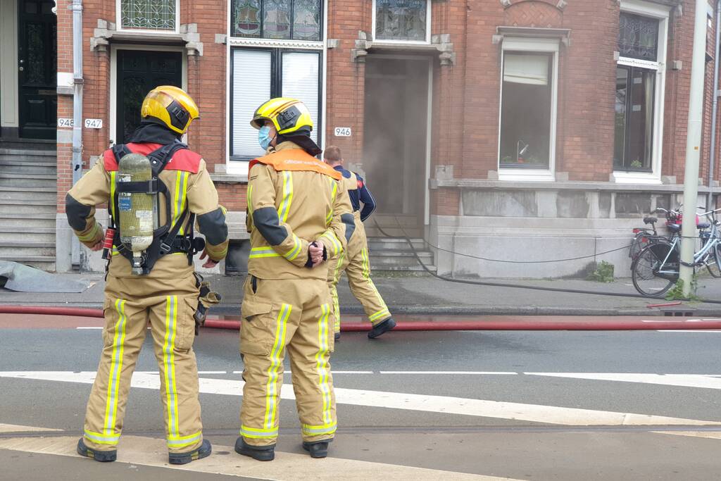 Veel rook door brand in kelder van woning