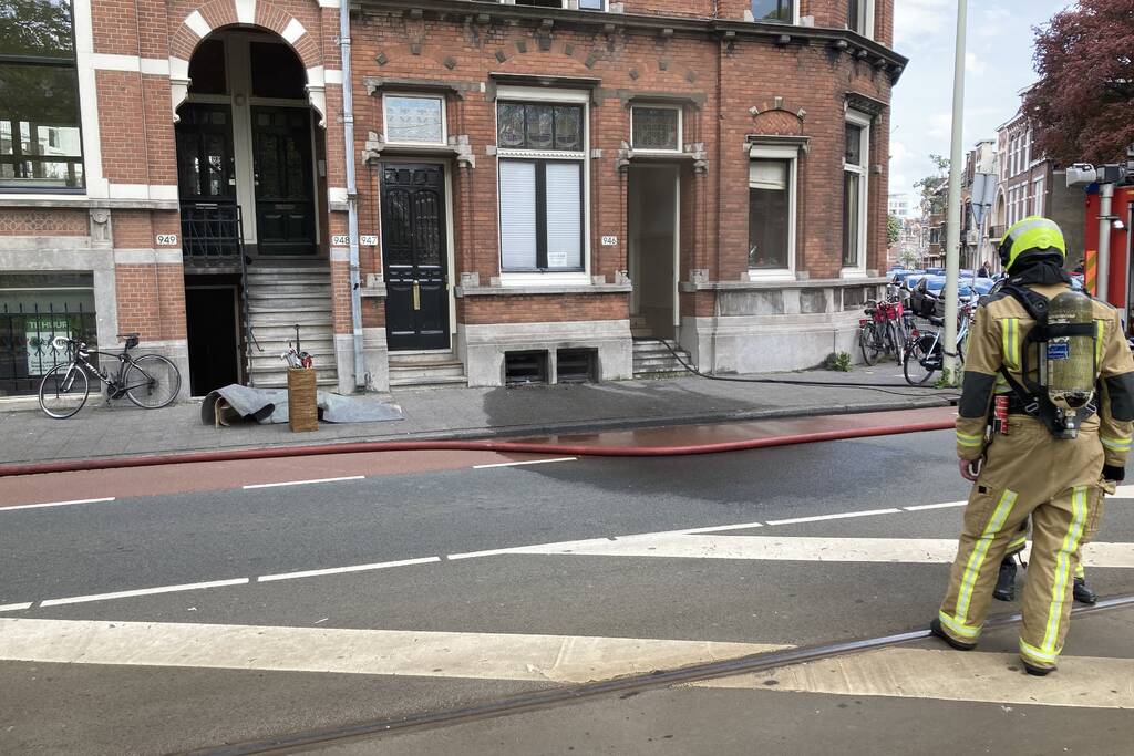 Veel rook door brand in kelder van woning