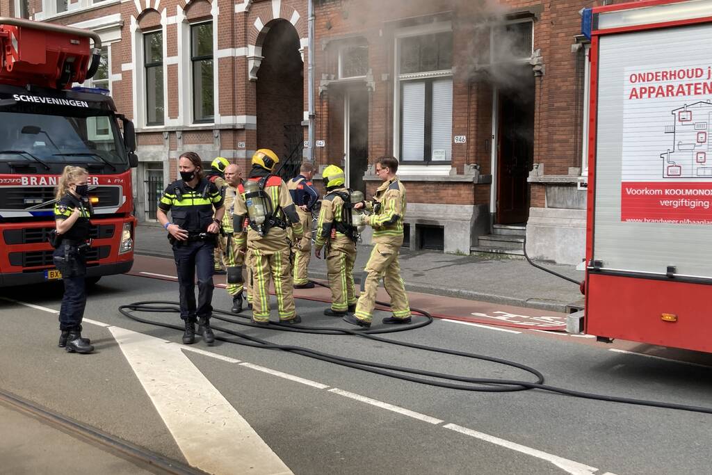 Veel rook door brand in kelder van woning