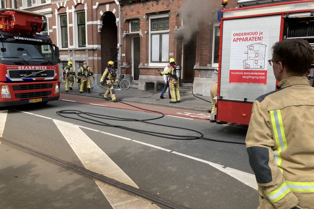 Veel rook door brand in kelder van woning