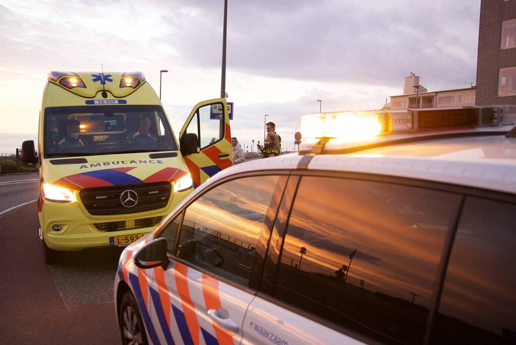 Maaltijdbezorger op scooter onderuit