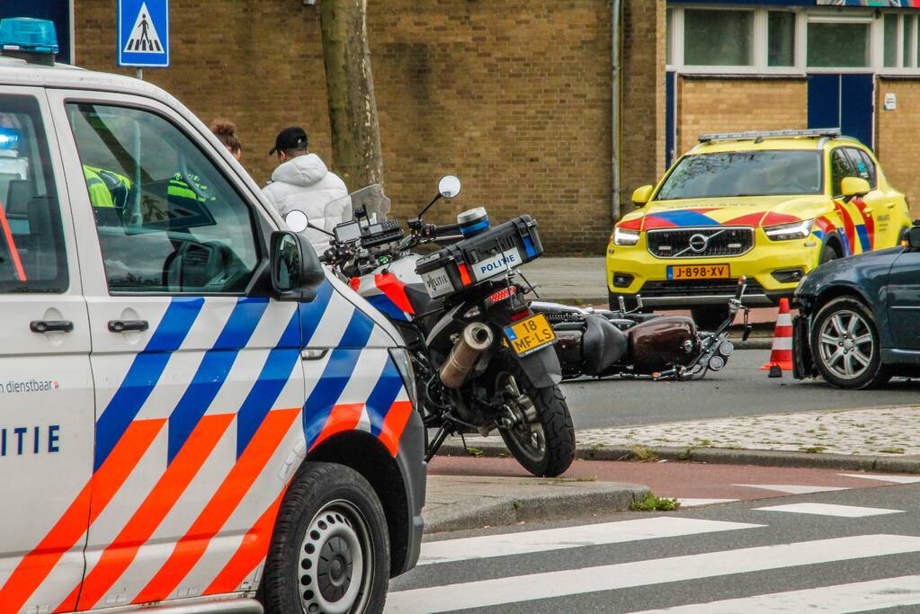 Gewonde motorrijder na ongeval met auto