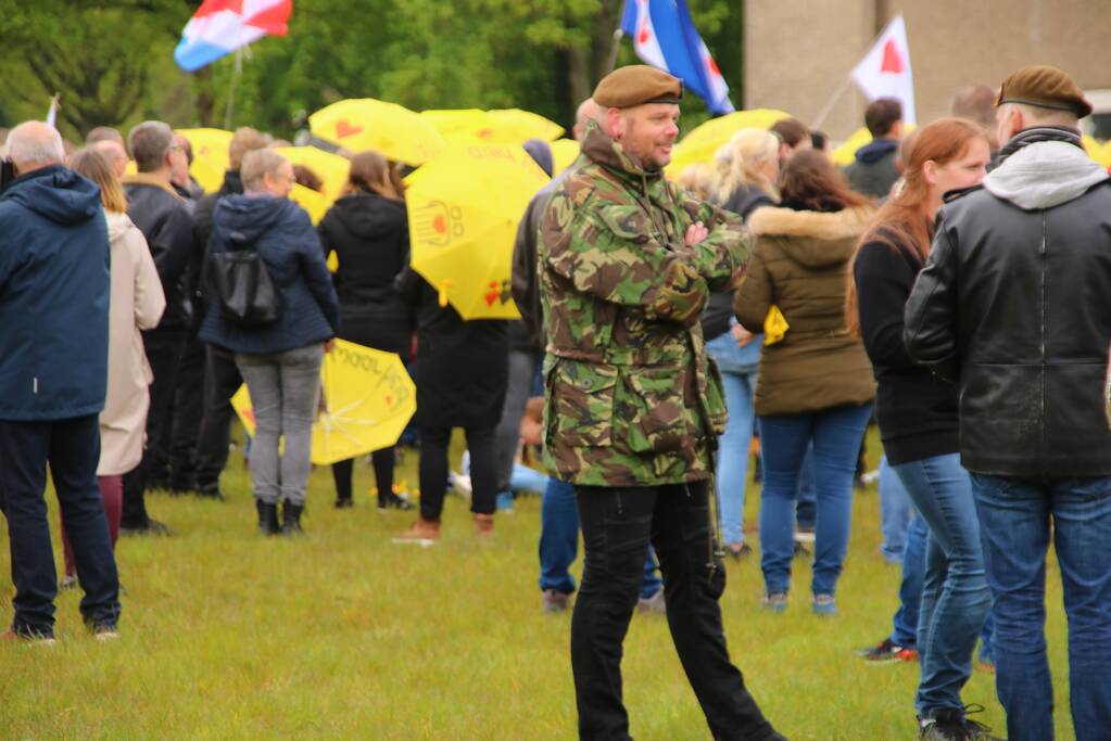 Demonstranten demonsteren tegen kabinetsbeleid