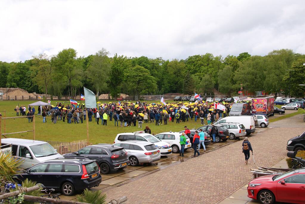 Demonstranten demonsteren tegen kabinetsbeleid