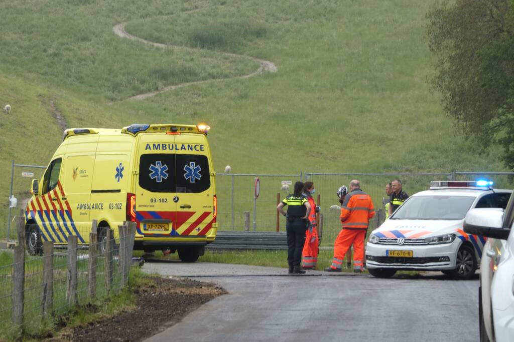 Wielrenner ernstig gewond na val