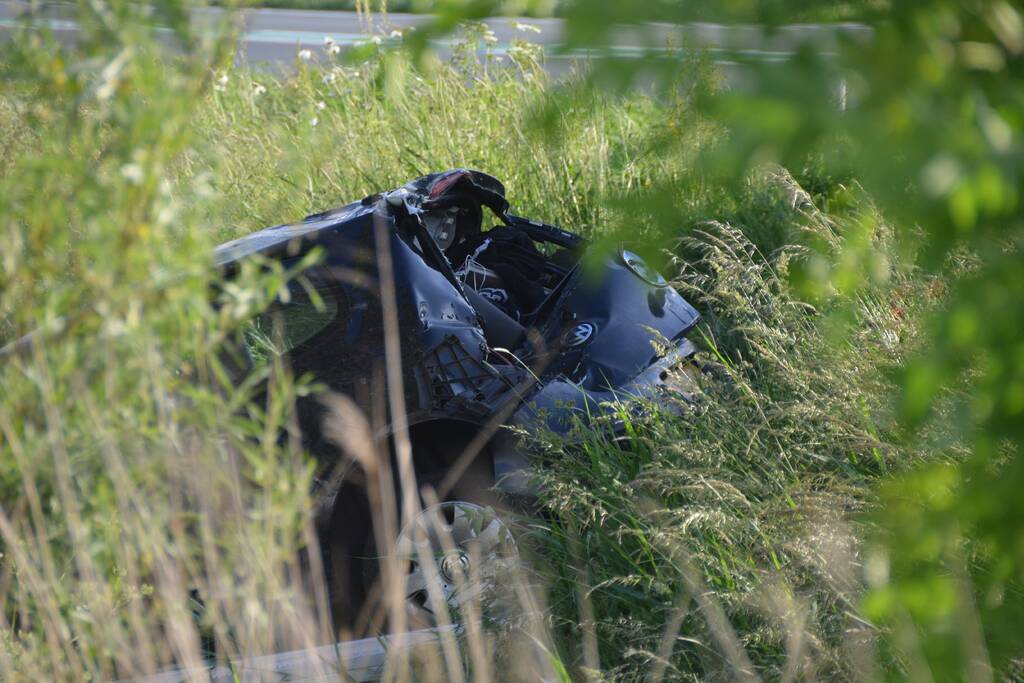 Twee gewonden na te water raken met auto