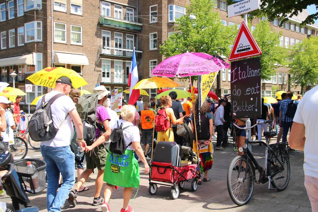 Demonstratie Walk of Freedom door stad