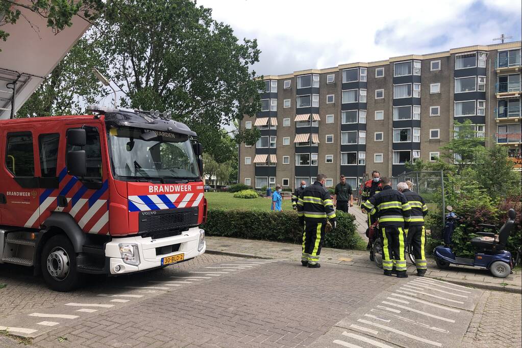 Vrouw uit scootmobiel gevallen