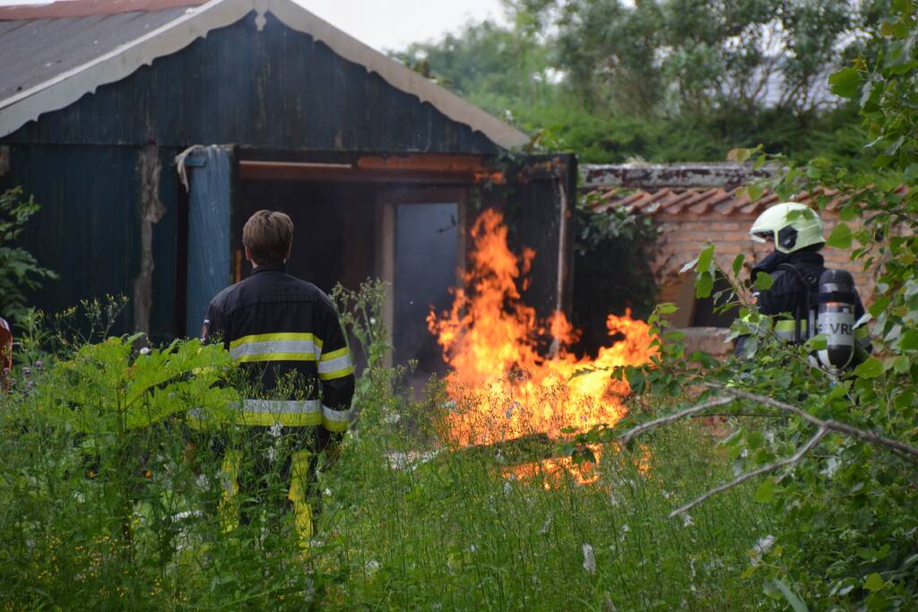 Brandweer blust hevige buitenbrand