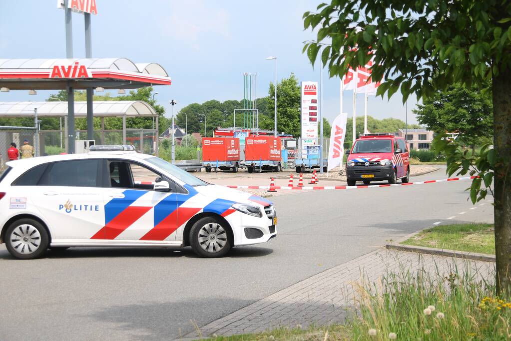 Brandweer doet onderzoek bij Avia Tankstation