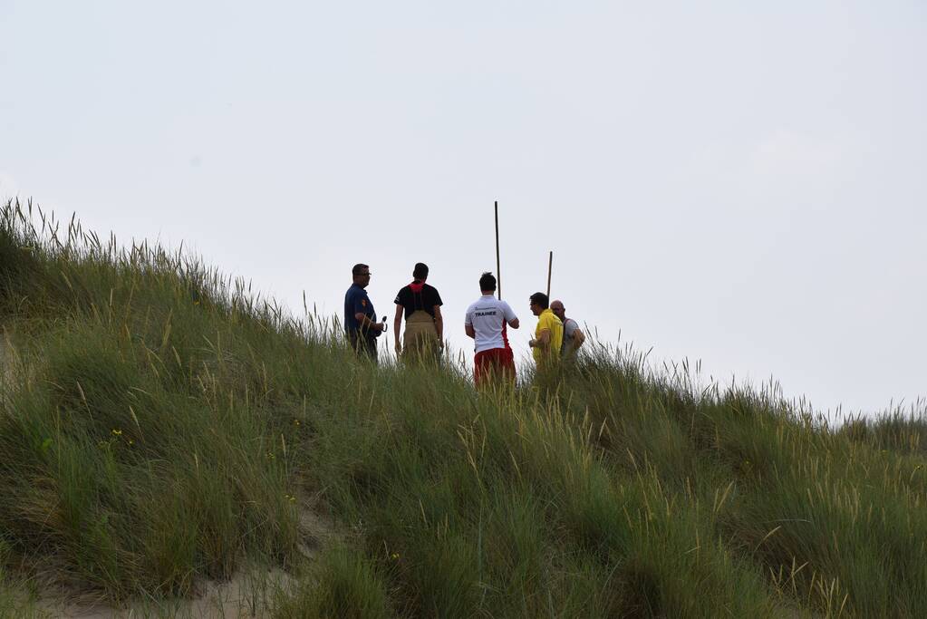 Brand in duinen van strand