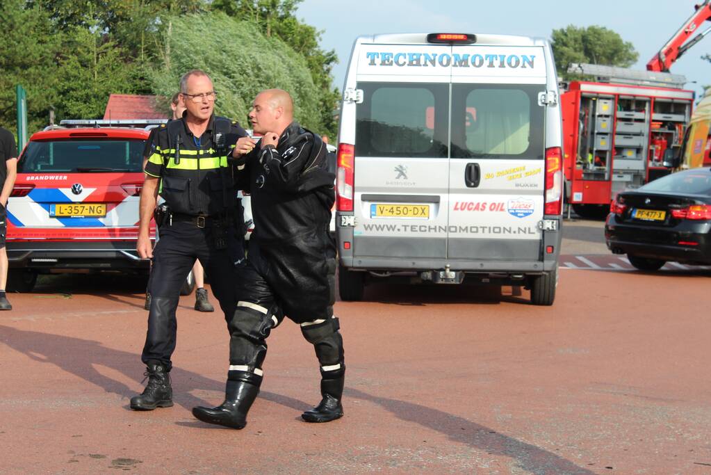 Twee aanhoudingen nadat gestolen auto te water raakt