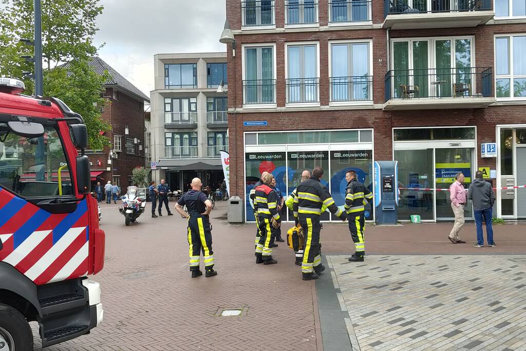 Water stroomt aan alle kanten uit appartementencomplex