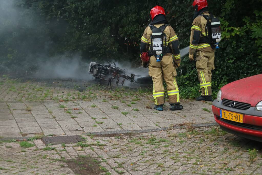 Scooter volledig uitgebrand