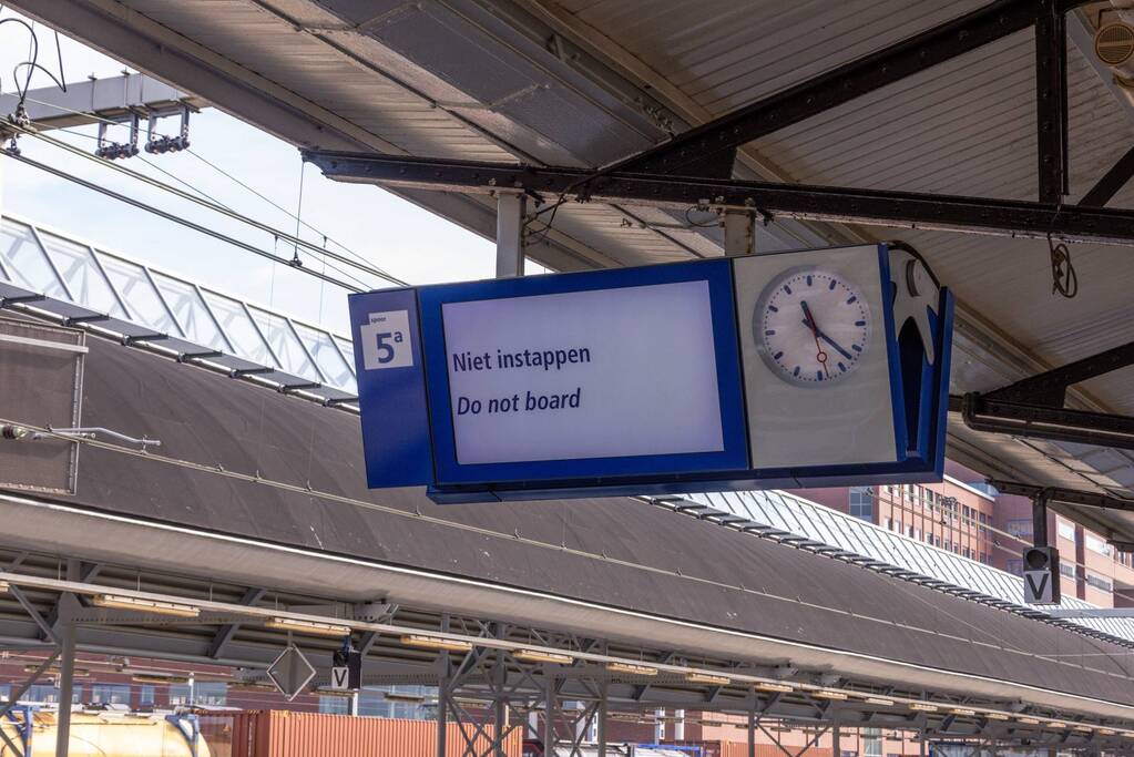 Vertraging door defecte Intercity-trein op station