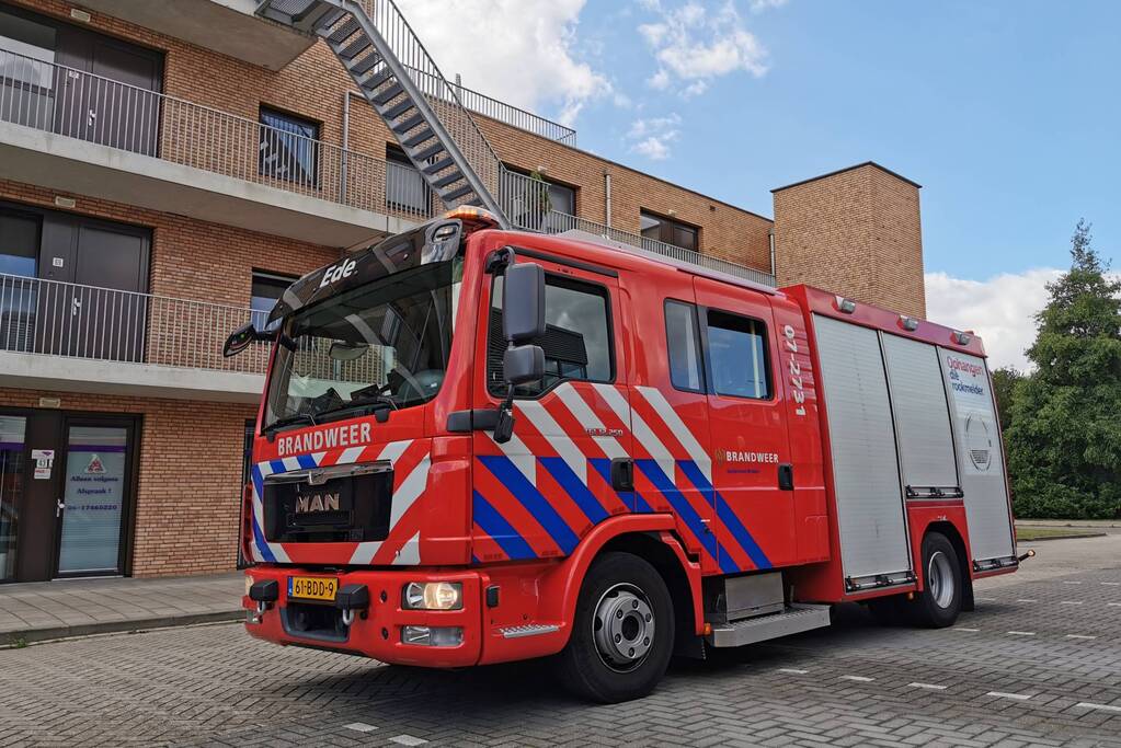 Brandweer doet onderzoek in pand door vreemde geur