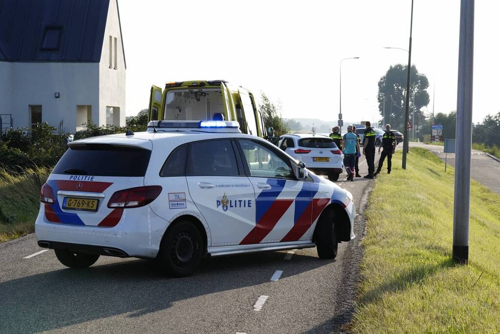 Schade aan personenauto's door frontale botsing