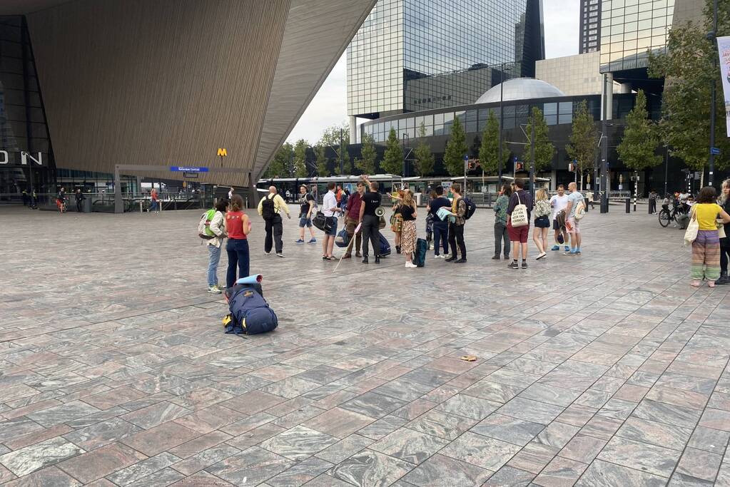 Demonstratie extinction rebellion voor Rotterdam centraal