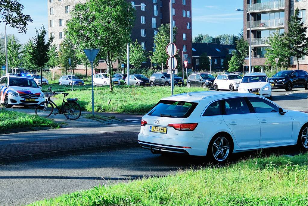 Man op elektrische fiets aangereden door automobilist