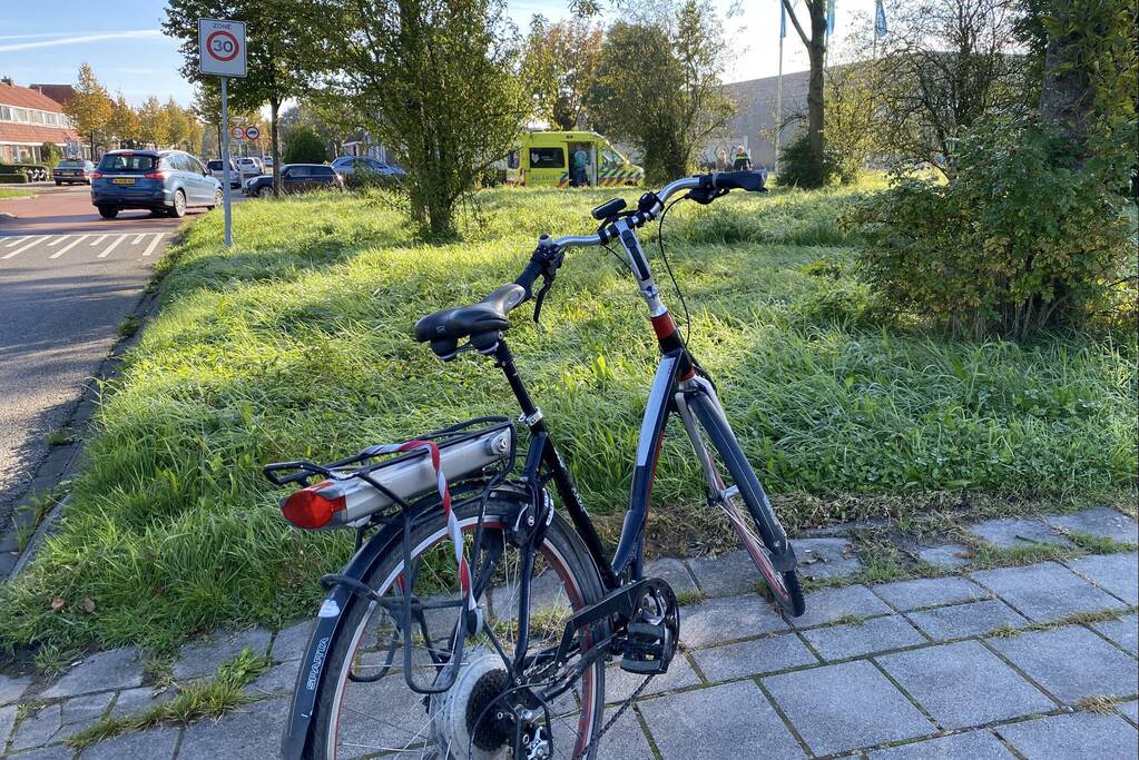 Man op elektrische fiets aangereden door automobilist