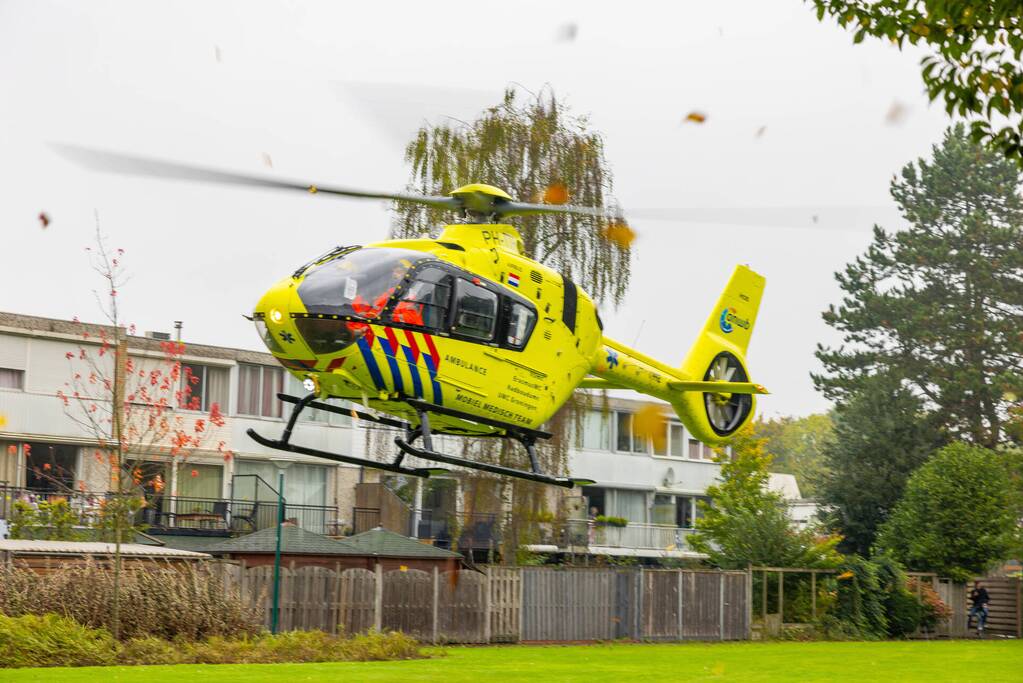 Man zwaargewond aangetroffen op straat