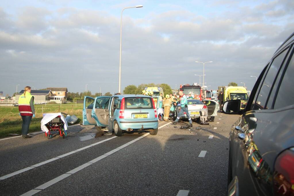 Ravage na botsing tussen meerdere voertuigen