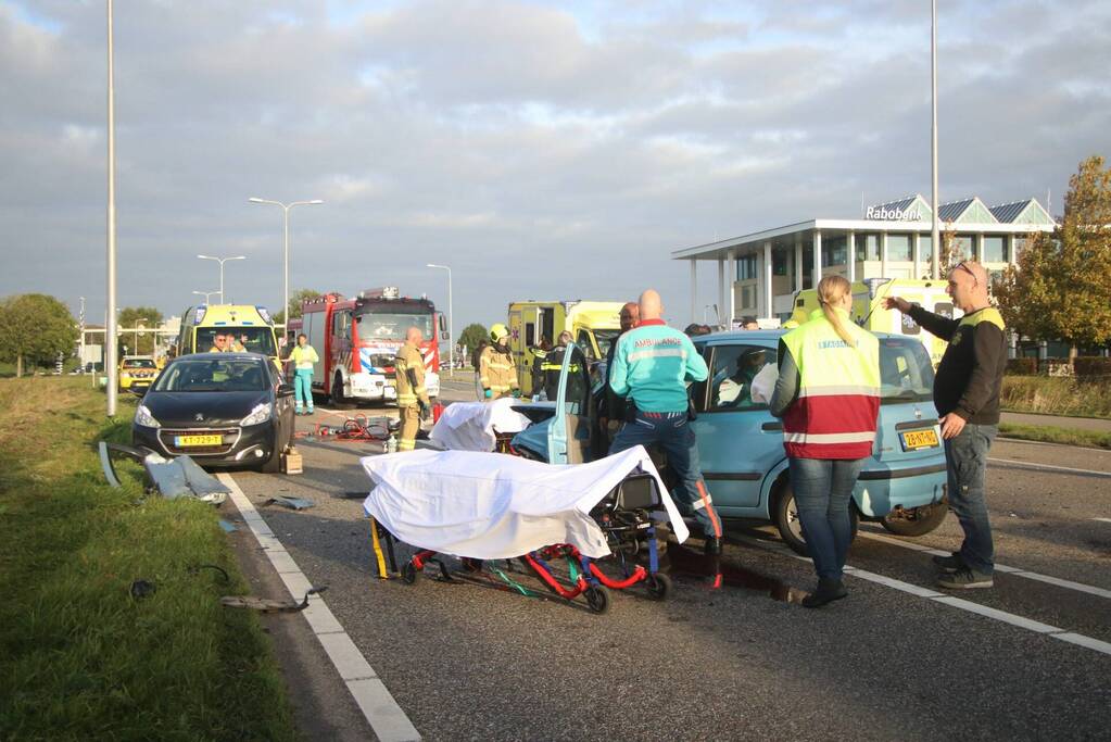 Ravage na botsing tussen meerdere voertuigen