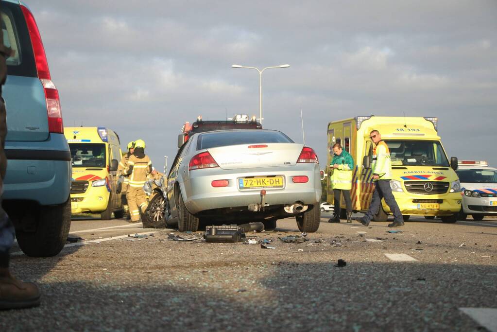 Ravage na botsing tussen meerdere voertuigen