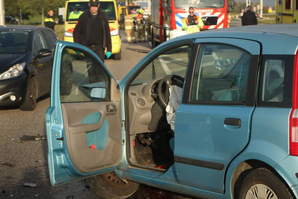 Ravage na botsing tussen meerdere voertuigen