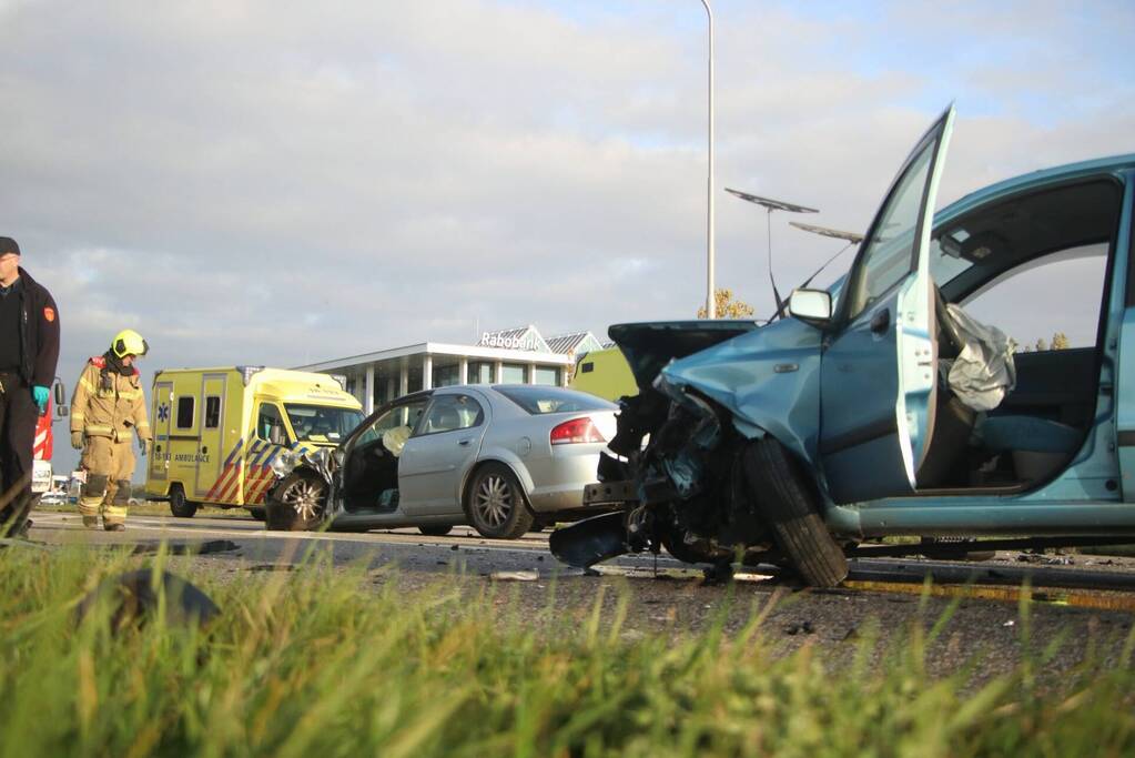 Ravage na botsing tussen meerdere voertuigen