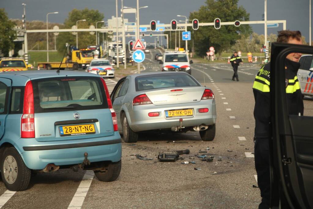 Ravage na botsing tussen meerdere voertuigen