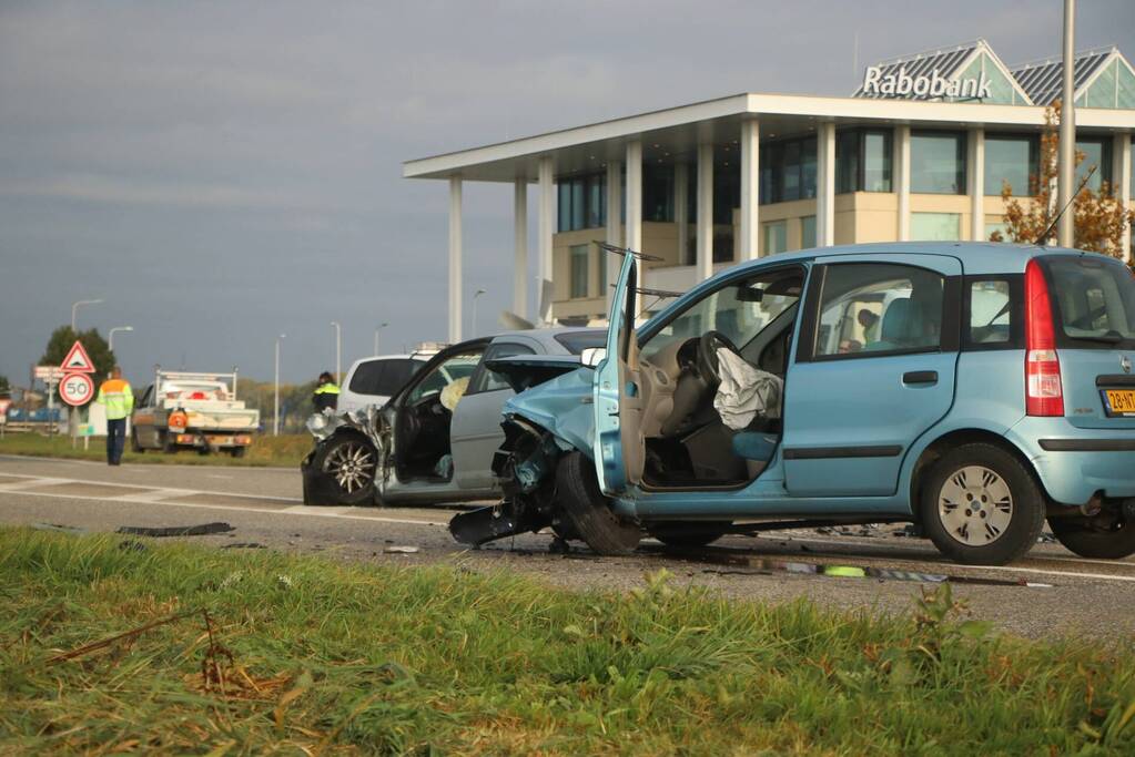 Ravage na botsing tussen meerdere voertuigen