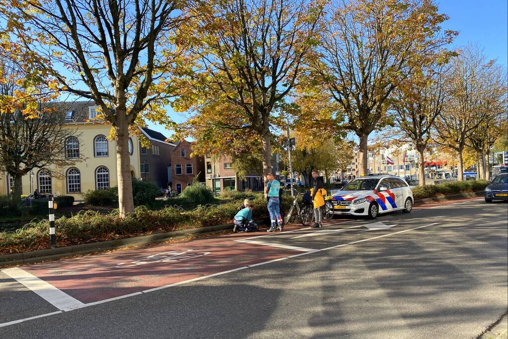 Jongeman gaat onderuit met fiets