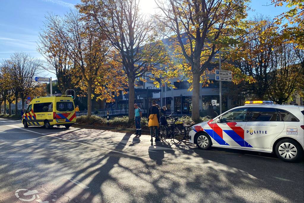 Jongeman gaat onderuit met fiets